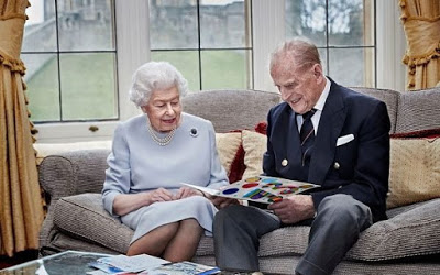 Queen Elizabeths 73rd wedding anniversary 600x375 1