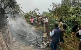 Helicopter carrying Chief of Defence Staff, wife crashes