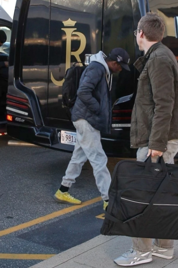 Chris Rock Seen for First Time in Public After Being Hit by Will Smith at 2022 Oscar 2 C3